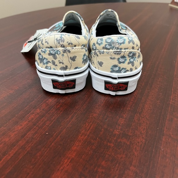 NWT. The shinning vans!! Limited edition. Women’s size 8 - Picture 6 of 6